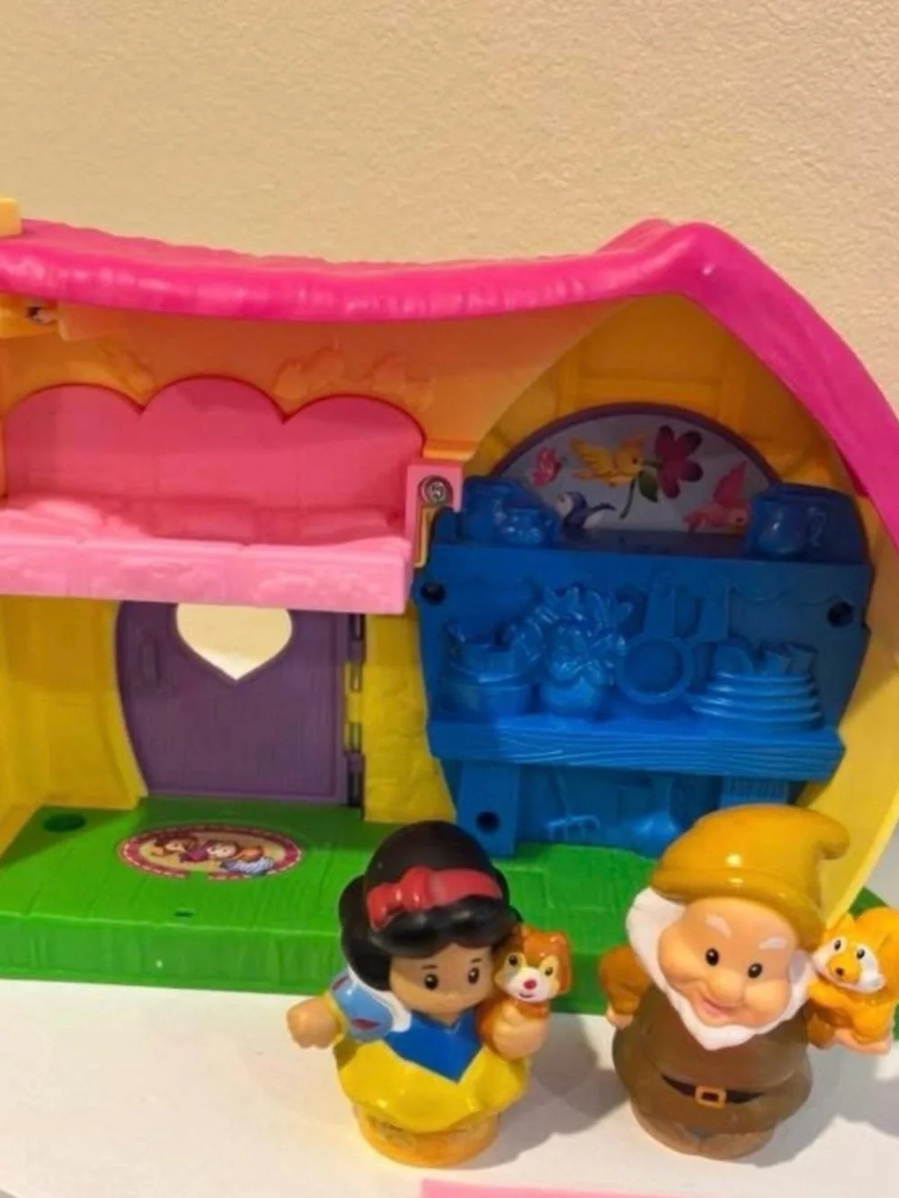Fisher-Price Little People Snow White Playset - Pink, Yellow, Purple, Green